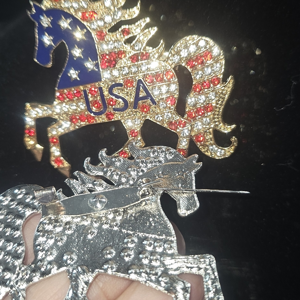 Qty 2 NWT Patriotic USA Flag Rhinestone Horse Brooches – Gold & Silver Tone - Picture 6 of 9